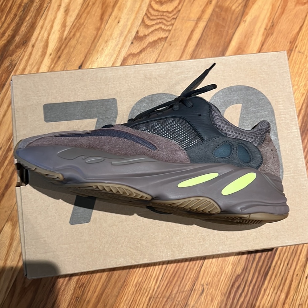 Adidas Yeezy Boost 700 Mauve